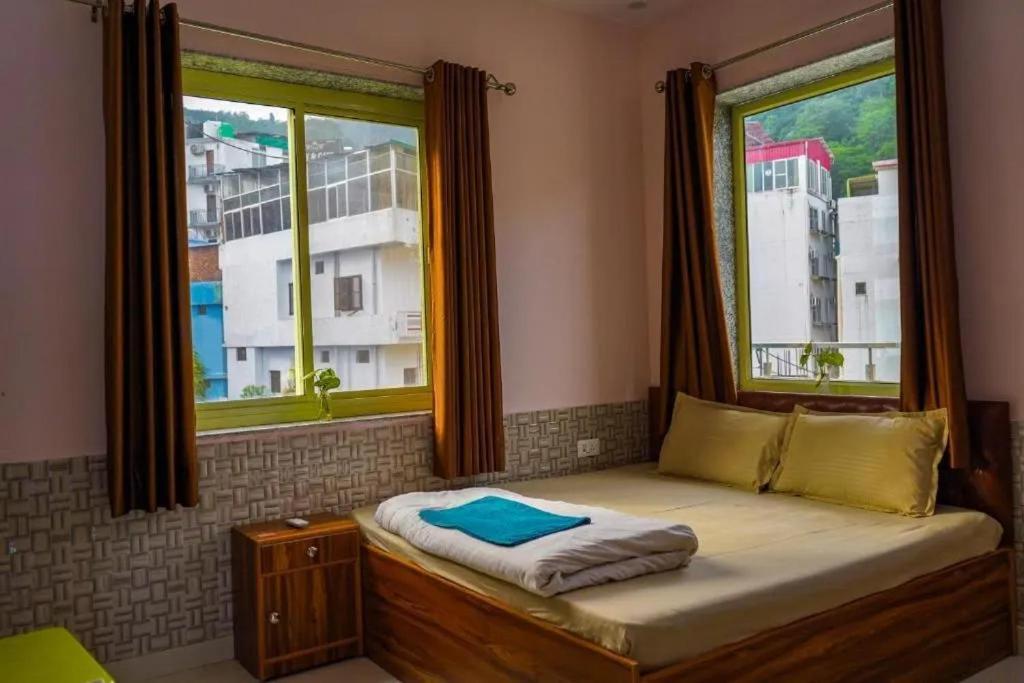 Shanti Hostel And Garden Cafe Rishikesh Luaran gambar