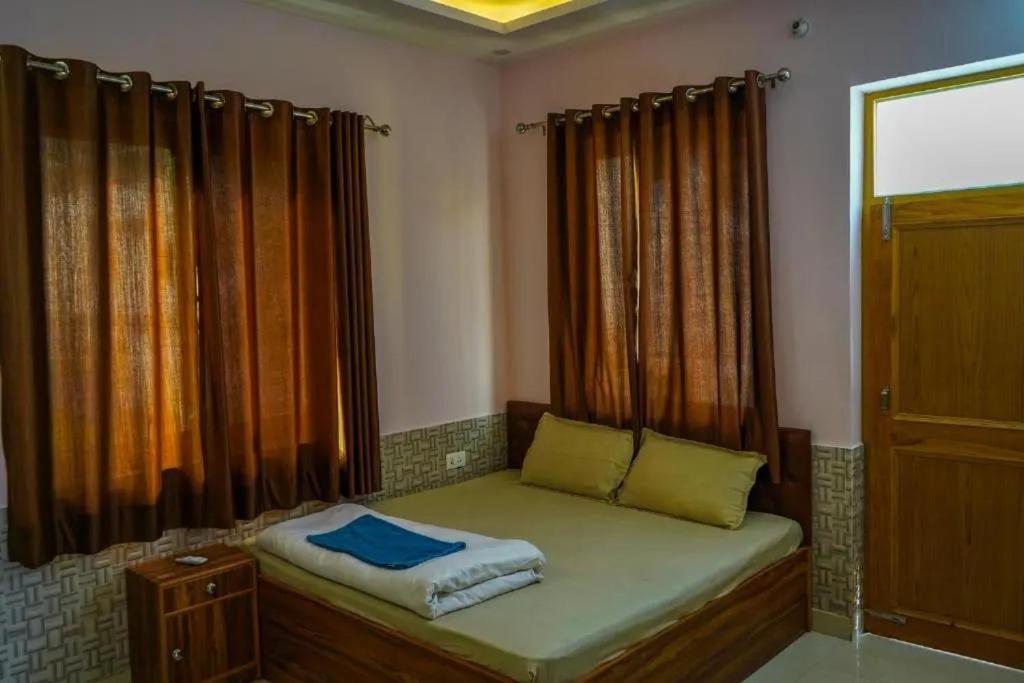 Shanti Hostel And Garden Cafe Rishikesh Luaran gambar